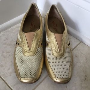 SESTO MEUCCI gold mesh Clary slip on sneaker 6 M
